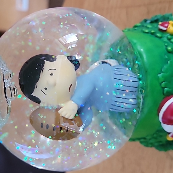 Peanuts Aaugh! Musical Snow Globe Item 8204 Westland Giftware - Picture 4 of 5